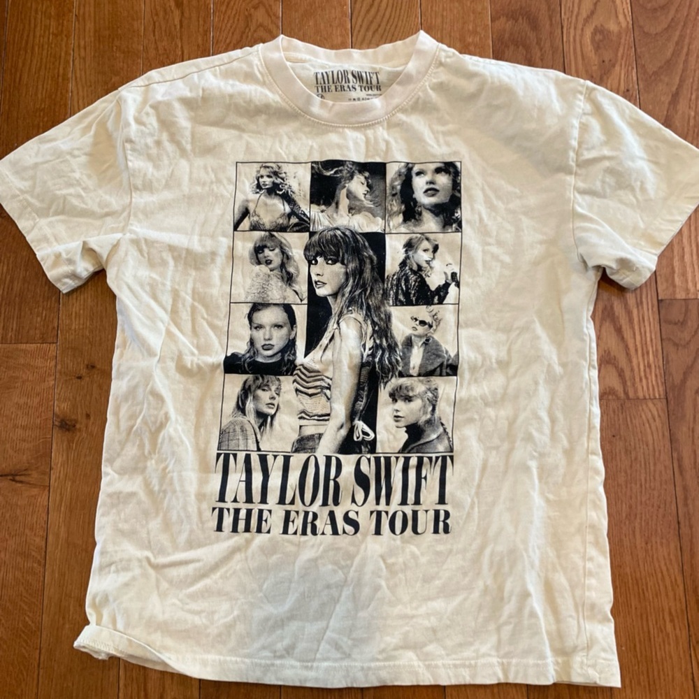 Womens medium M Taylor Swift The Eras Tour White T-Shirt-never worn a few